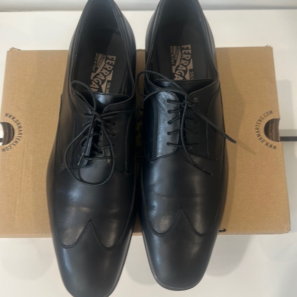 Casual shoes for men. Brand ferragamo. Perfect condition colour black.